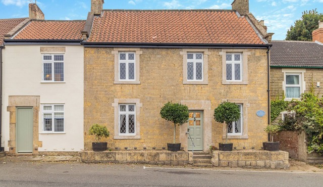 5 bedroom accommodation in Chesterfield