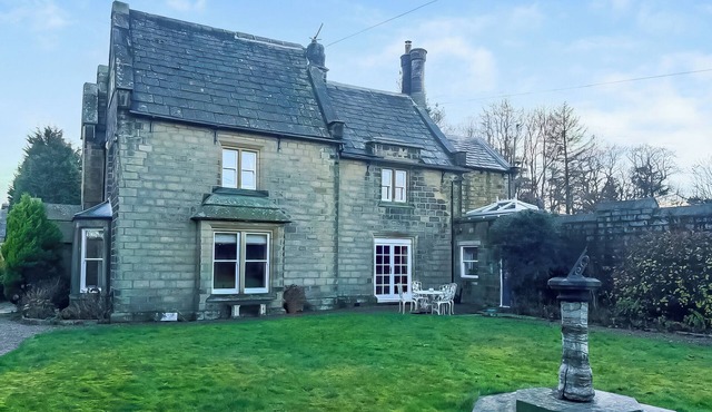 5 bedroom accommodation in Cullingworth