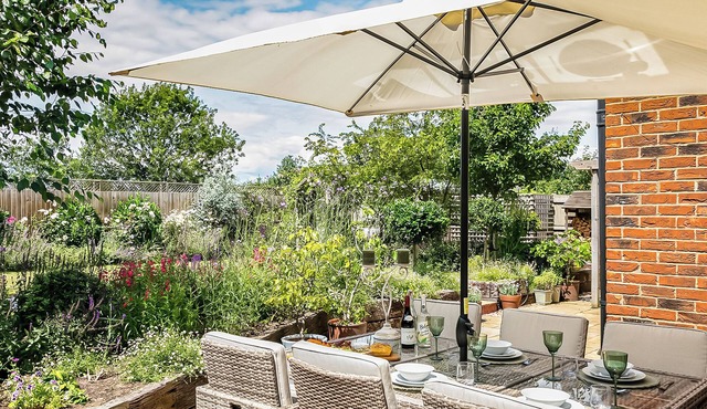 5 bedroom accommodation in Near Lincoln