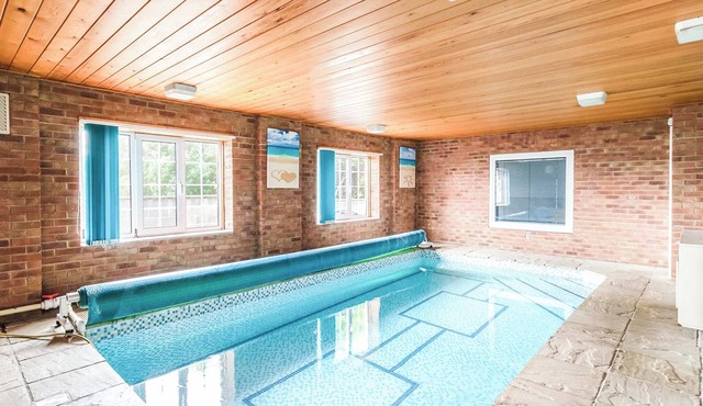 5 bedroom accommodation in Flamborough