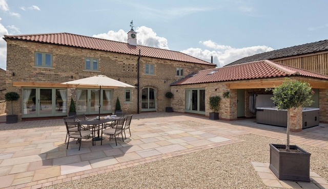 5 bedroom accommodation in East Barkwith, near Market Rasen