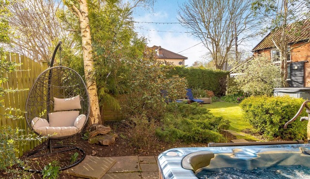 5 bedroom accommodation in Saham Toney