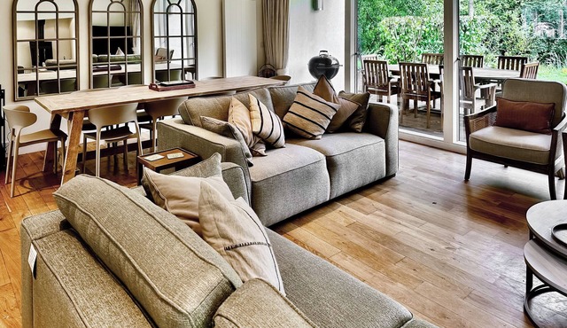 5 bedroom accommodation in Cirencester