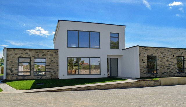 5 bedroom accommodation in Colwell Bay, near Yarmouth