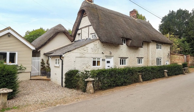 5 bedroom accommodation in Hungerford