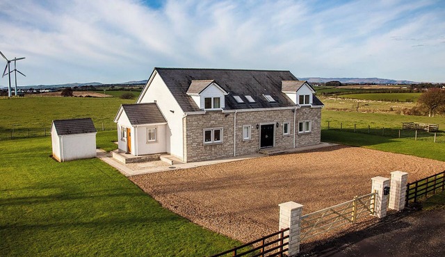 5 bedroom accommodation in Kilmaurs, near Kilmarnock