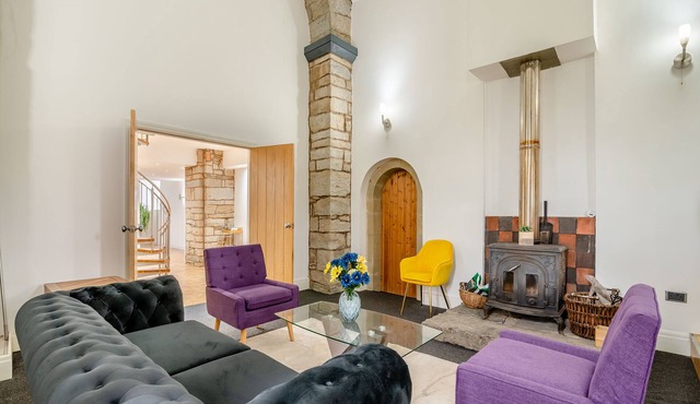 5 bedroom accommodation in Rossendale