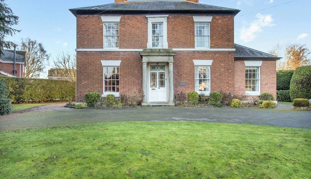 5 bedroom accommodation in Wem, near Shrewsbury