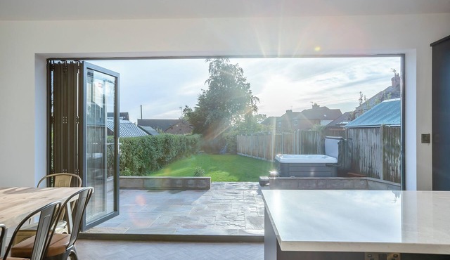 5 bedroom accommodation in Ashbourne