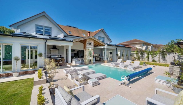 5 bedroom accommodation in Bembridge