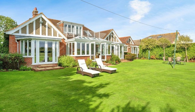 5 bedroom accommodation in Bembridge