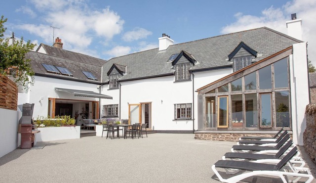 5 bedroom accommodation in Stoke Fleming, Dartmouth