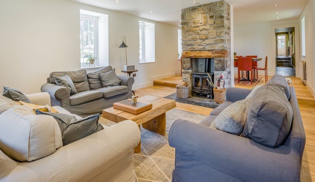 5 bedroom accommodation in West Calder, near Edinburgh