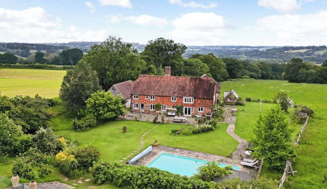 5 bedroom accommodation in Hartfield