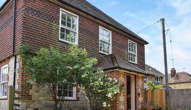 5 bedroom accommodation in Sellindge