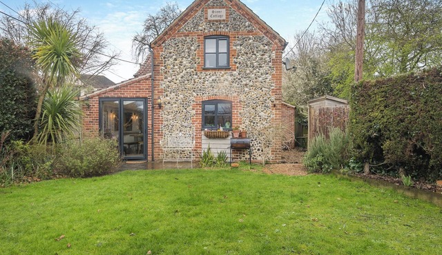 5 bedroom accommodation in Blofield