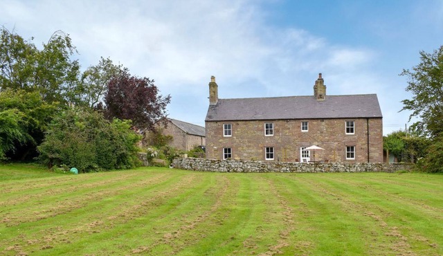 5 bedroom accommodation in Tynely, near Embleton