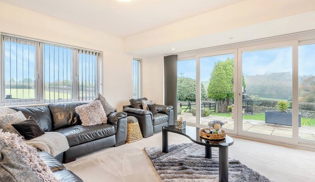 5 bedroom accommodation in Drybrook