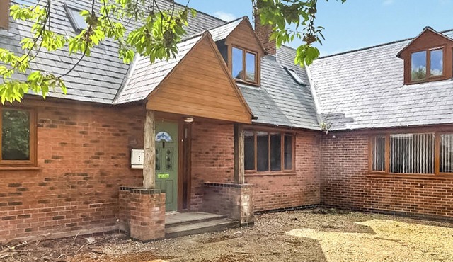 5 bedroom accommodation in Grantham