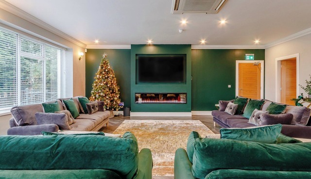 5 bedroom accommodation in Penicuik