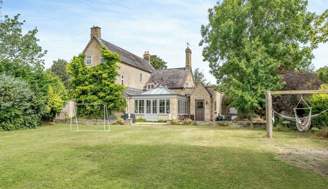 5 bedroom accommodation in Burton Pedwardine, near Sleaford