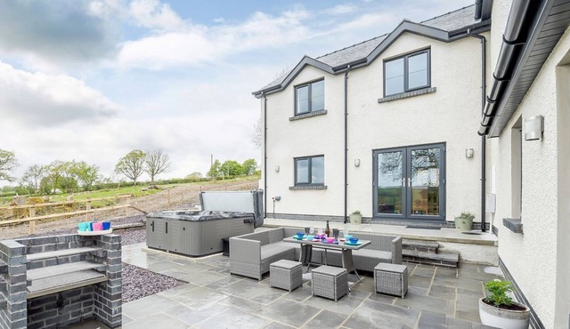 5 bedroom accommodation in Tregaron