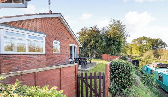 5 bedroom accommodation in Heritage Marina, near Congleton