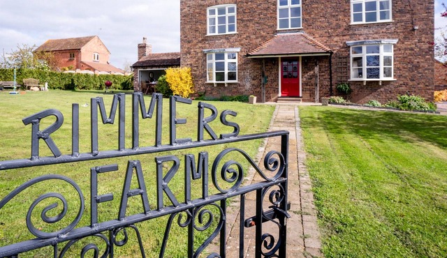 5 bedroom accommodation in Wichenford, near Worcester