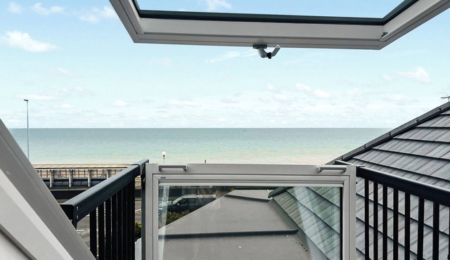5 bedroom accommodation in Worthing