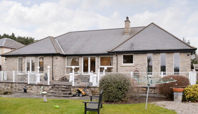 5 bedroom accommodation in Fowlis, near Dundee
