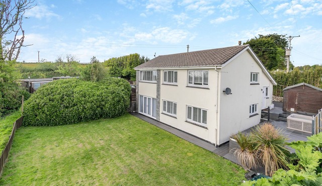 5 bedroom accommodation in Helston