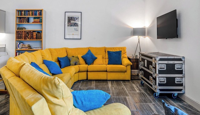 5 bedroom accommodation in Huntley