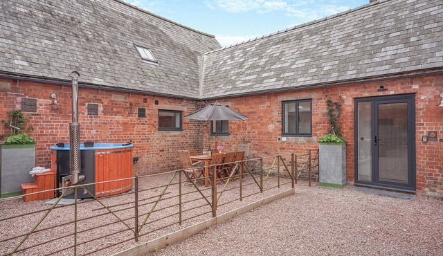 5 bedroom accommodation in Huntley