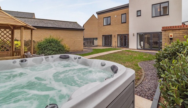 5 bedroom accommodation in Ipswich