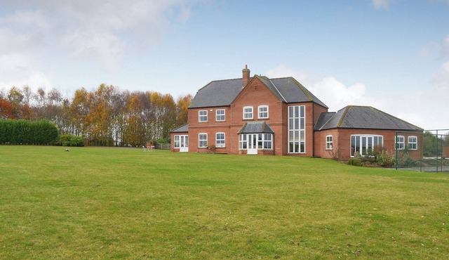 5 bedroom accommodation in Potterhanworth, near Lincoln