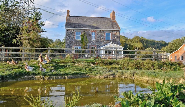 5 bedroom accommodation in Bovey Tracey, near Newton Abbot