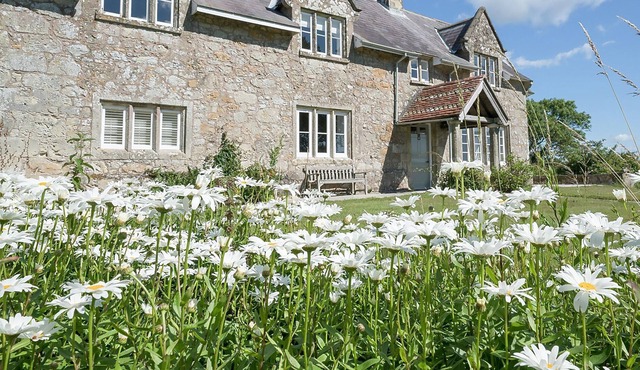 5 bedroom accommodation in Wroxall, near Ventnor