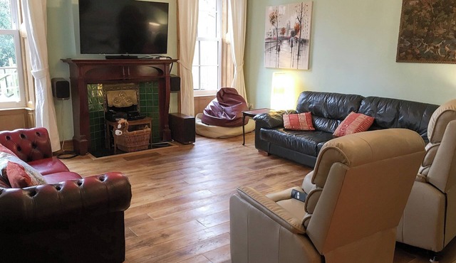 5 bedroom accommodation in Annan
