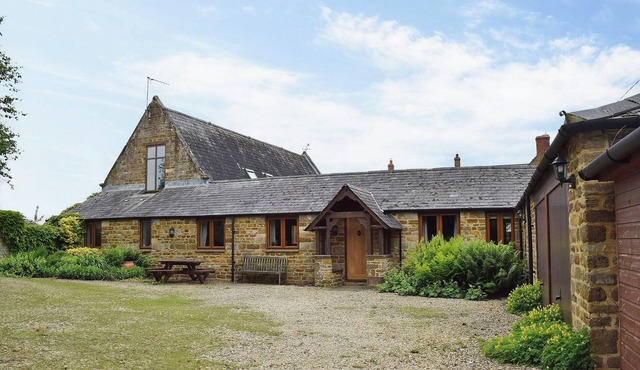 5 bedroom accommodation in Warkworth, Banbury