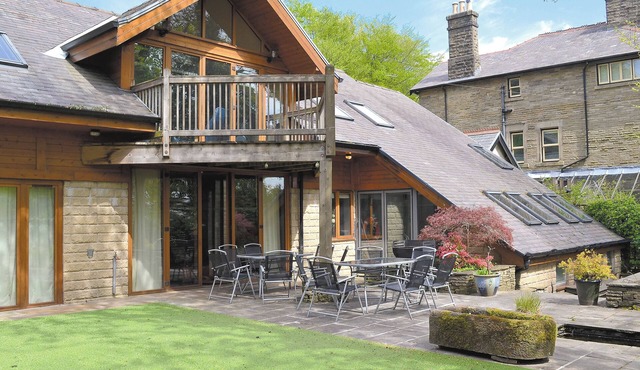 5 bedroom accommodation in Buxton