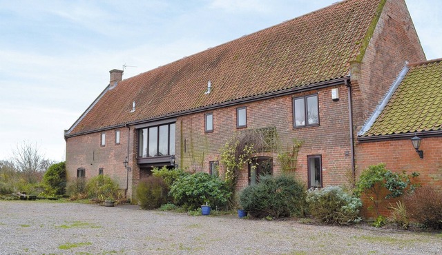 5 bedroom accommodation in Clippesby, near Great Yarmouth