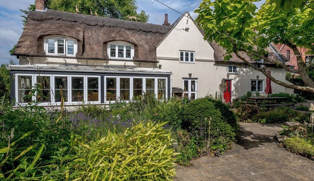 5 bedroom accommodation in Ludham