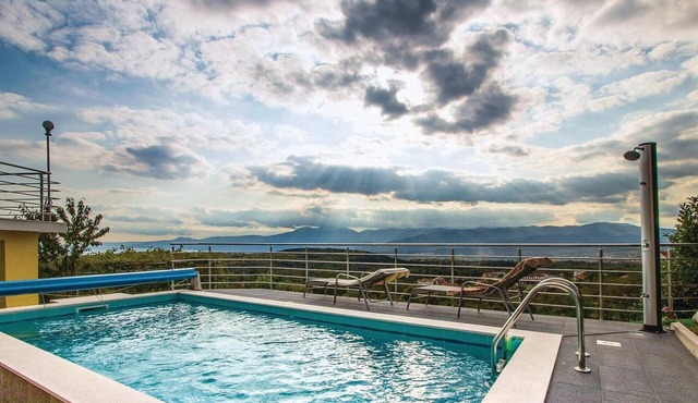 5 bedroom accommodation in Viskovo