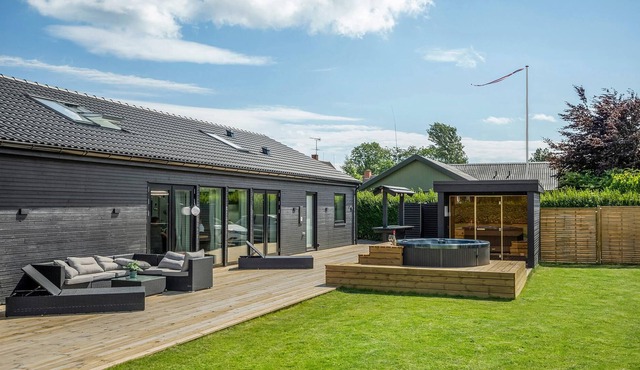 5 bedroom accommodation in Nexø