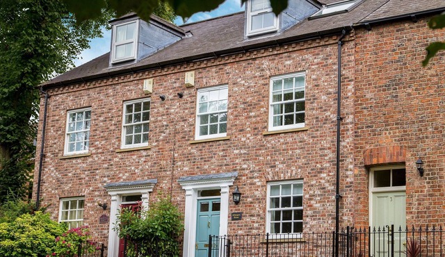 5 bedroom accommodation in York