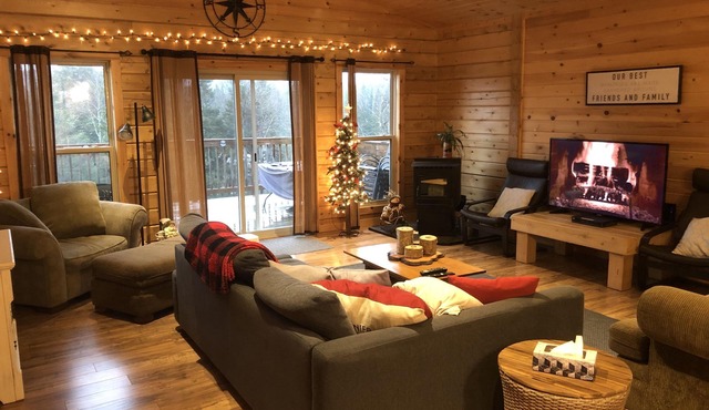 * 5 bedroom * All season Waterfront Minden Cottage Sleeps 10 Rental property