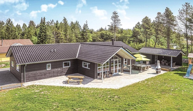 5 bedroom amazing home in Blåvand