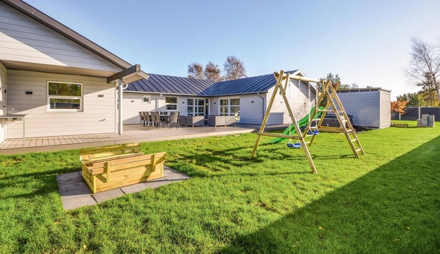 5 bedroom amazing home in Ebeltoft