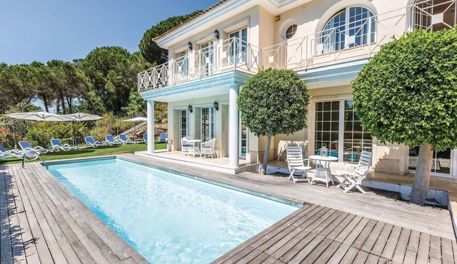 5 bedroom amazing home in Cabrils