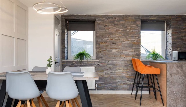 5 Bedroom Apartment - Galashiels